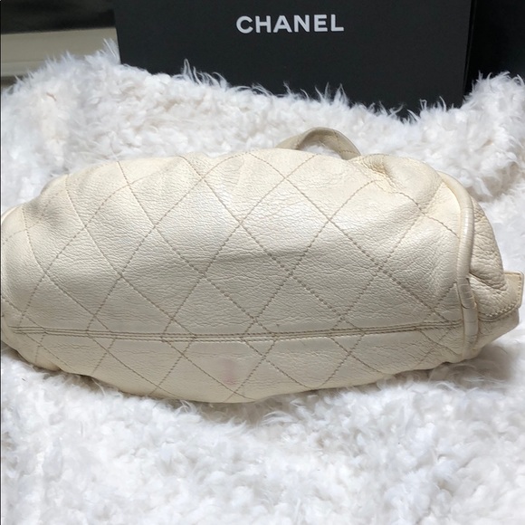 Authentic Chanel bag - Picture 3 of 8